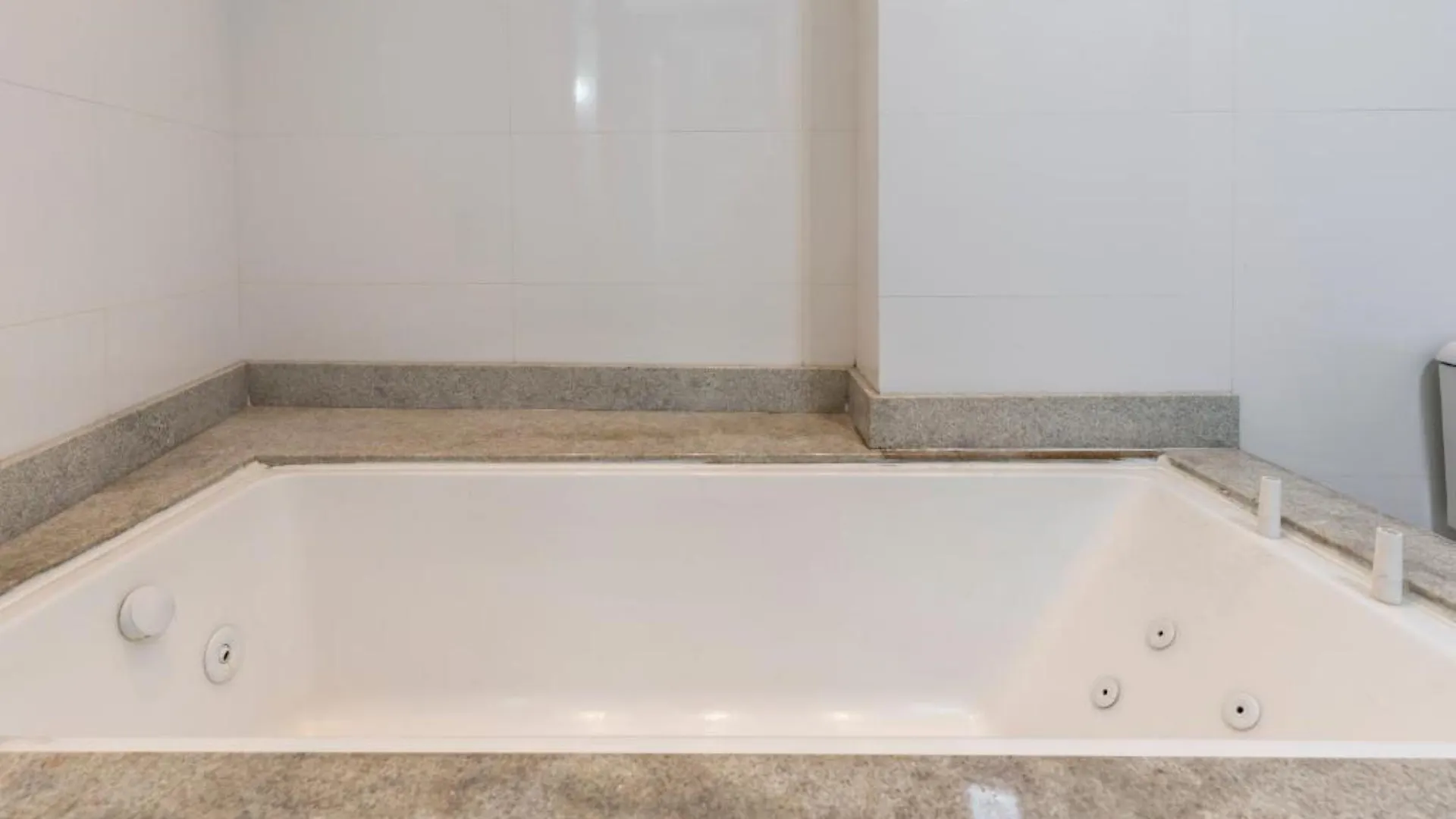 Hotel Ilha Da Madeira Balneario Camboriu