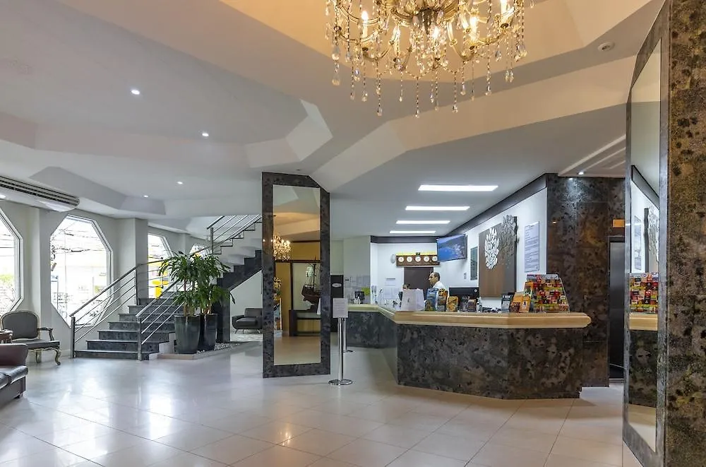 ***  Hotel Ilha Da Madeira Балнеариу-Камбориу Бразилия